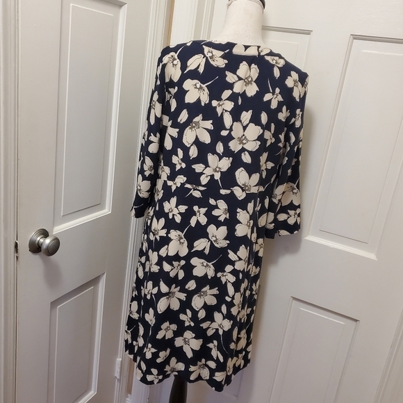 J.Jill Navy Floral A-Line Dress, pockets, 3/4 sleeve, rayon size Medium - Picture 4 of 10